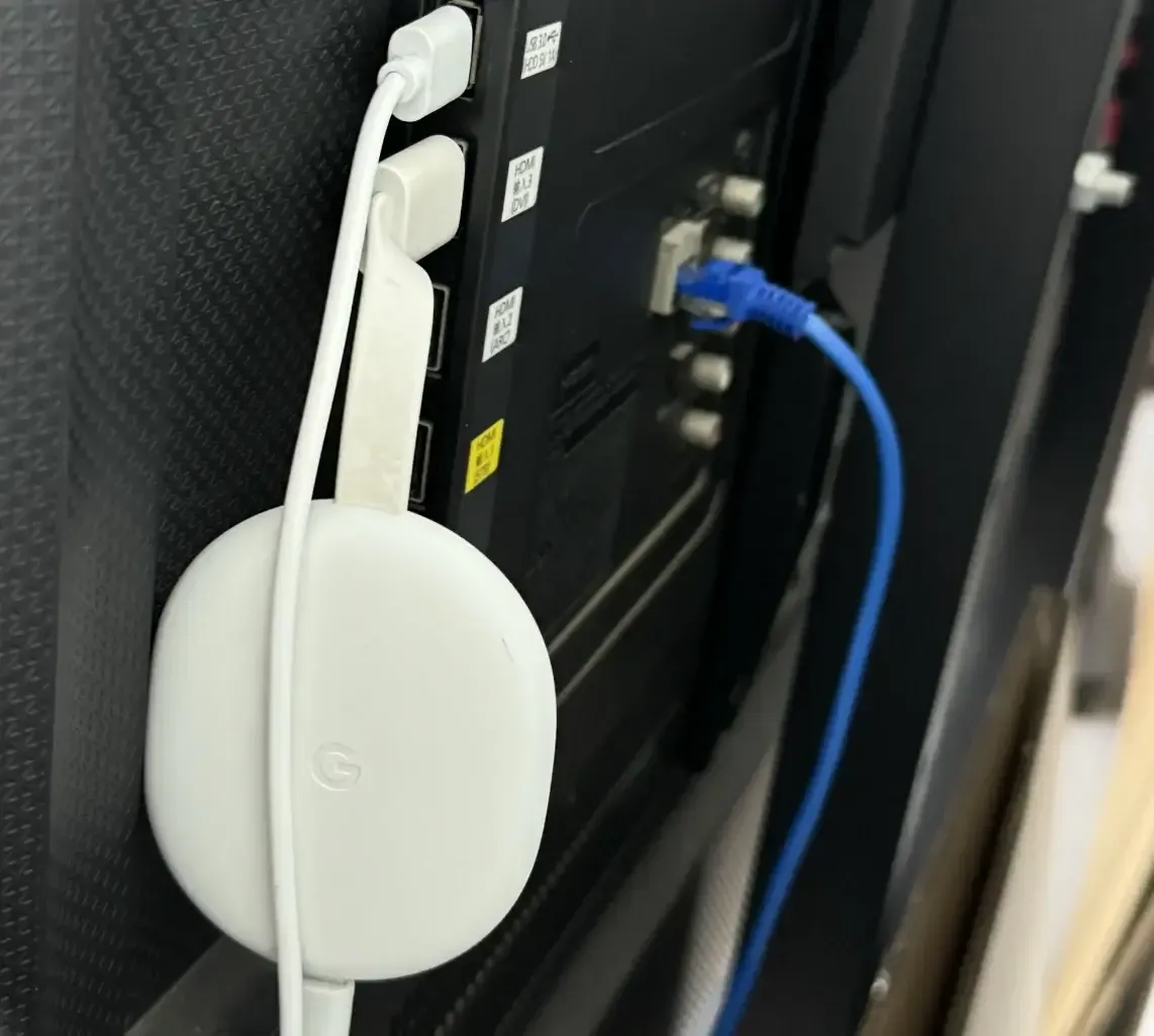 使用 Roku 或 FireStick 投屏